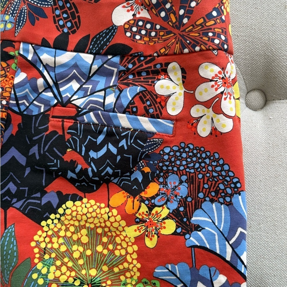 LOFT Vibrant Floral Women's Shorts Size 0 - Picture 4 of 6